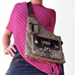 Brown and black shoulder bag with a touch of Y2K flair #y2kfashion